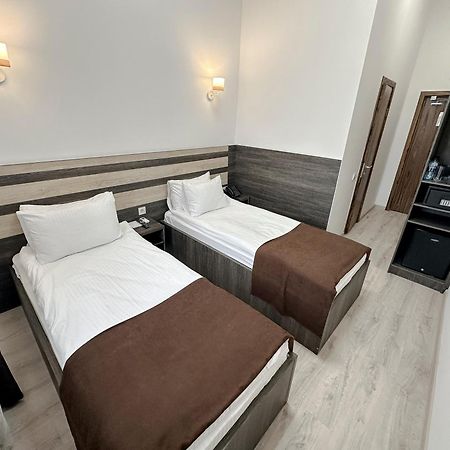 Infinity Plaza Hotel Atyraū Екстериор снимка