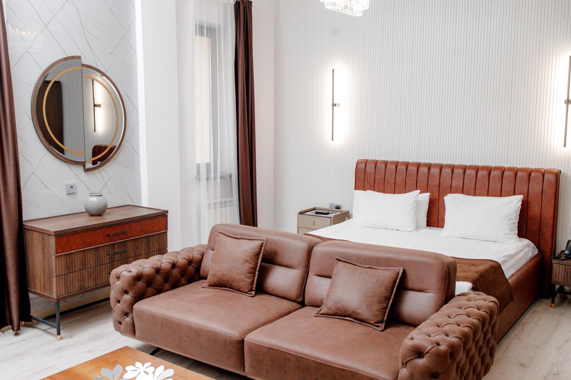 Infinity Plaza Hotel Atyraū Екстериор снимка