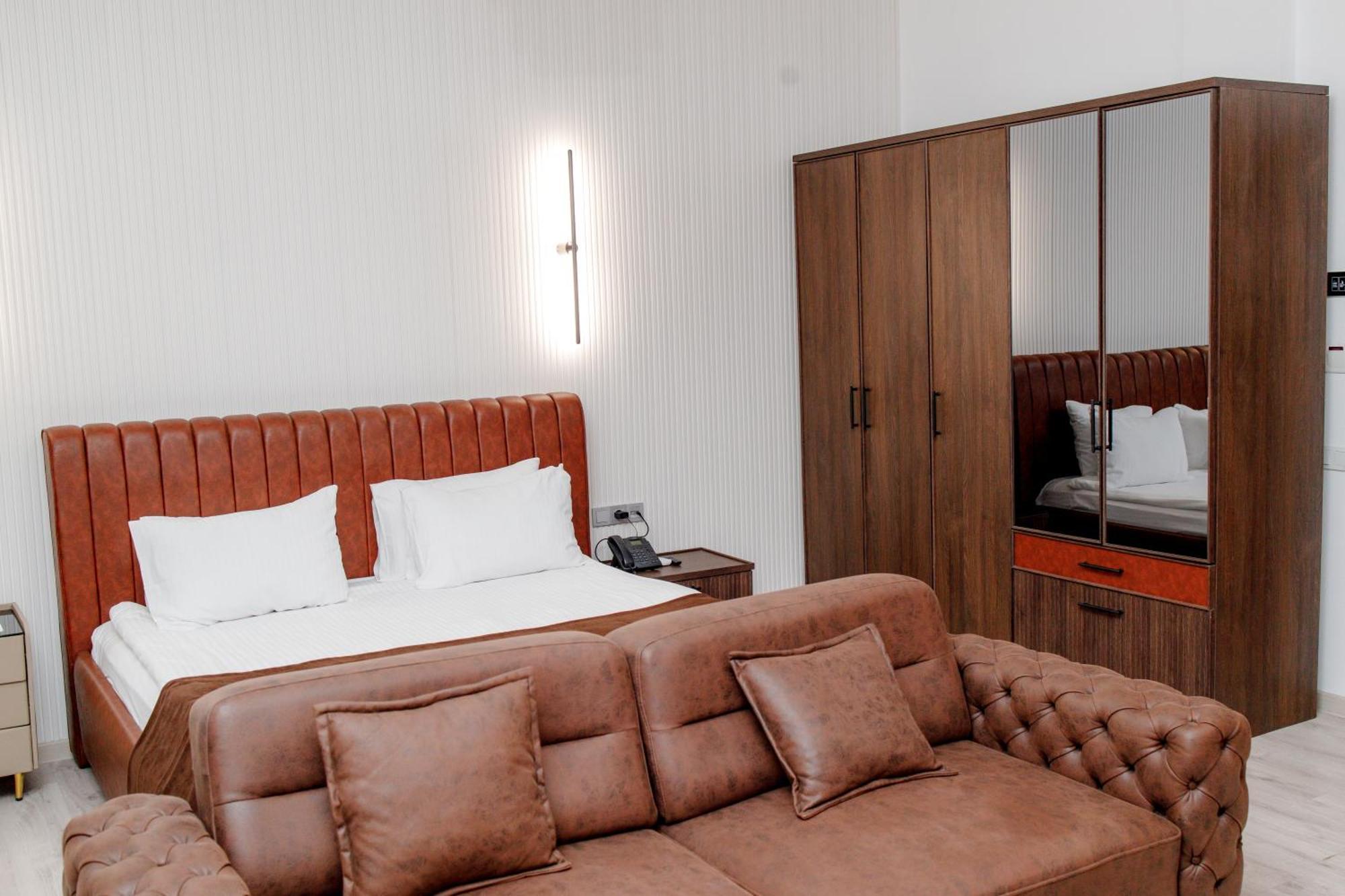 Infinity Plaza Hotel Atyraū Екстериор снимка