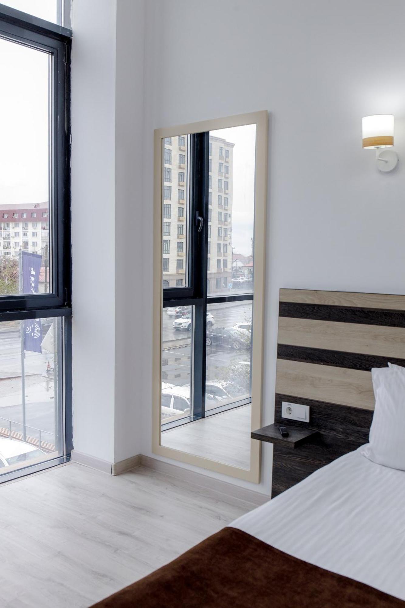 Infinity Plaza Hotel Atyraū Екстериор снимка