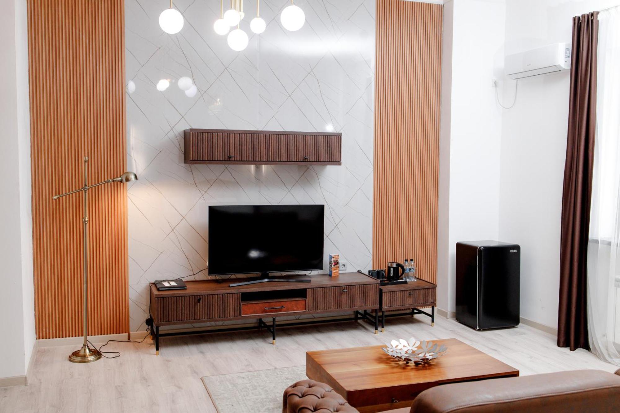 Infinity Plaza Hotel Atyraū Екстериор снимка