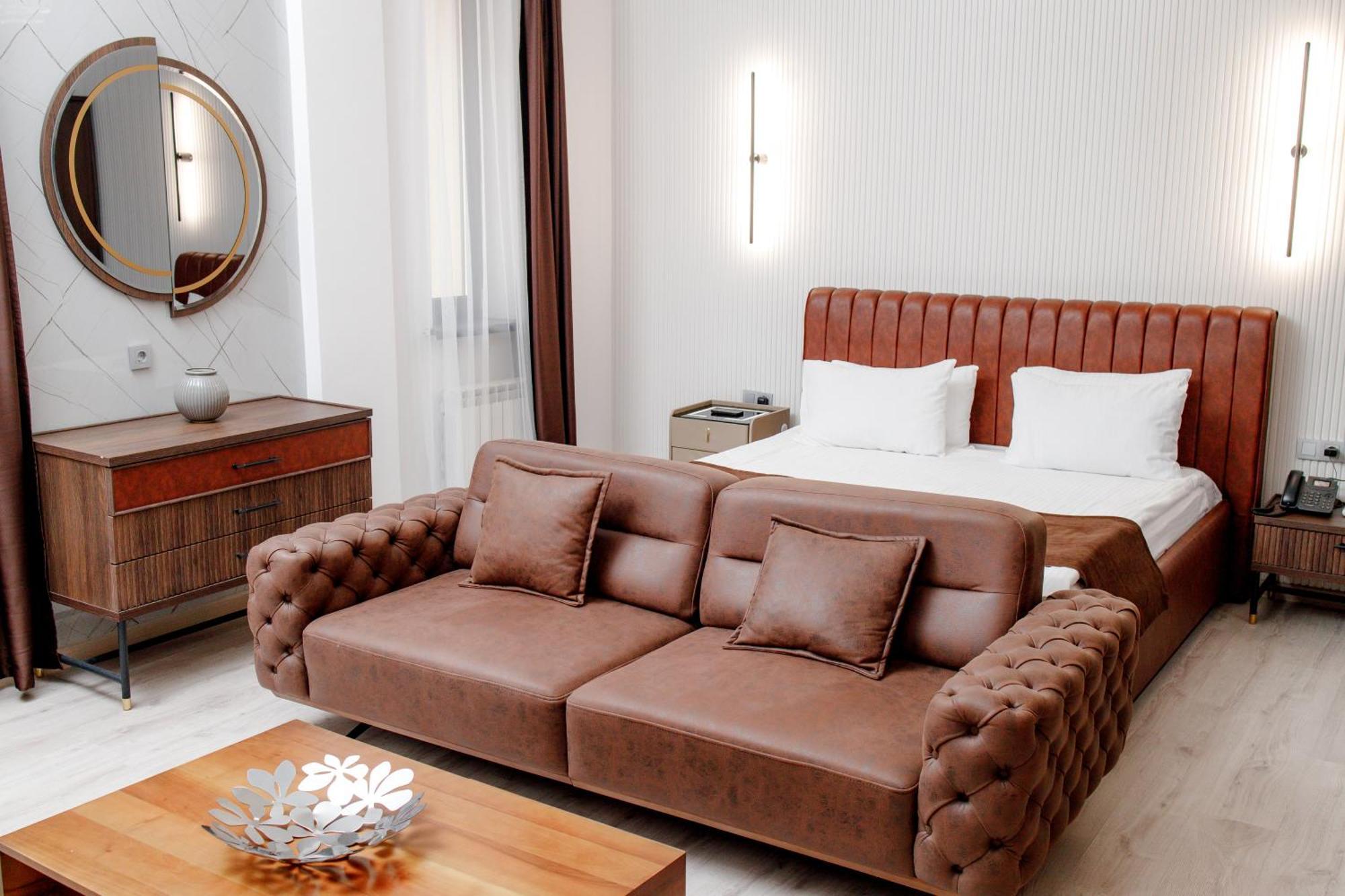 Infinity Plaza Hotel Atyraū Екстериор снимка