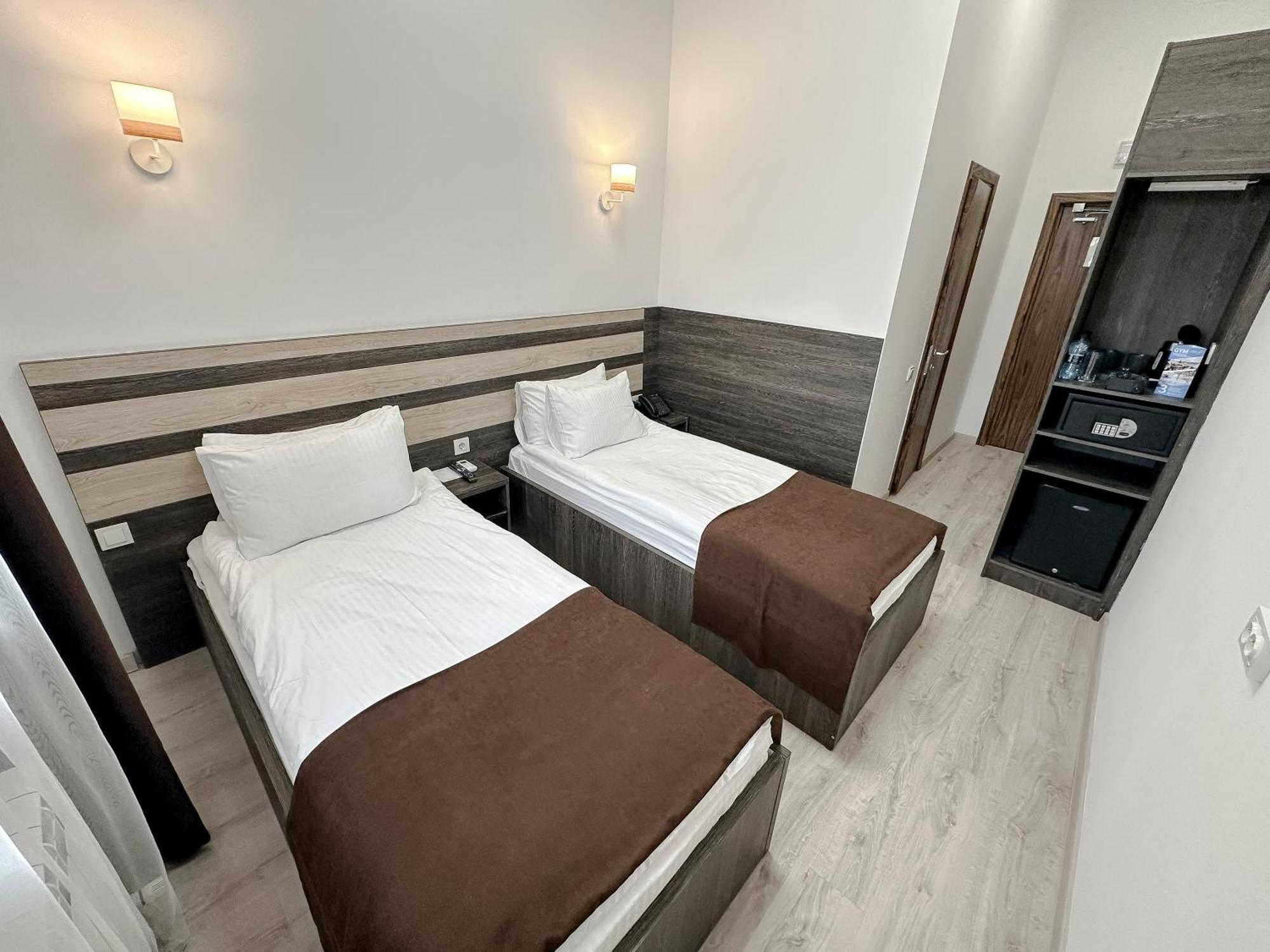 Infinity Plaza Hotel Atyraū Екстериор снимка