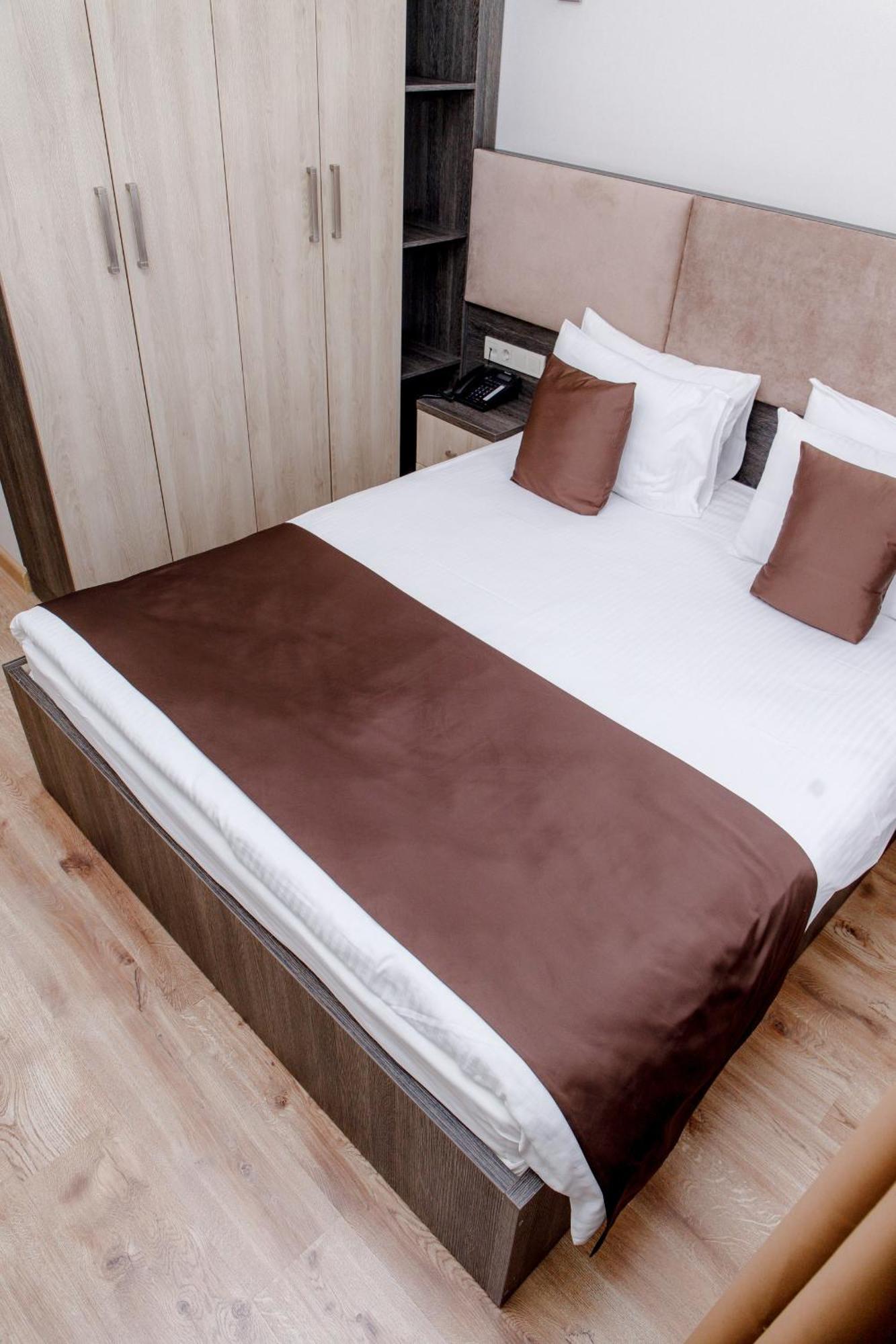 Infinity Plaza Hotel Atyraū Екстериор снимка