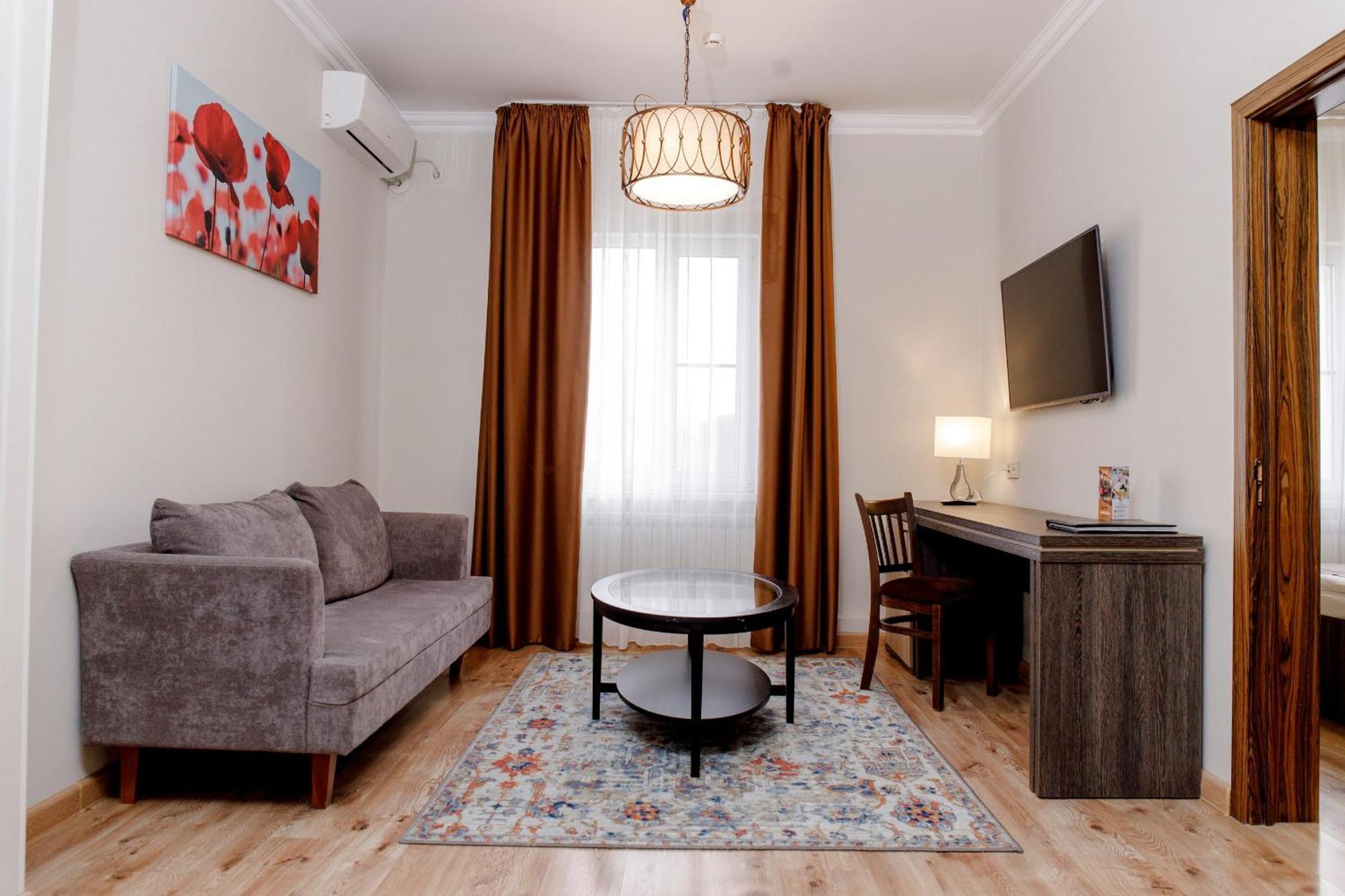 Infinity Plaza Hotel Atyraū Екстериор снимка