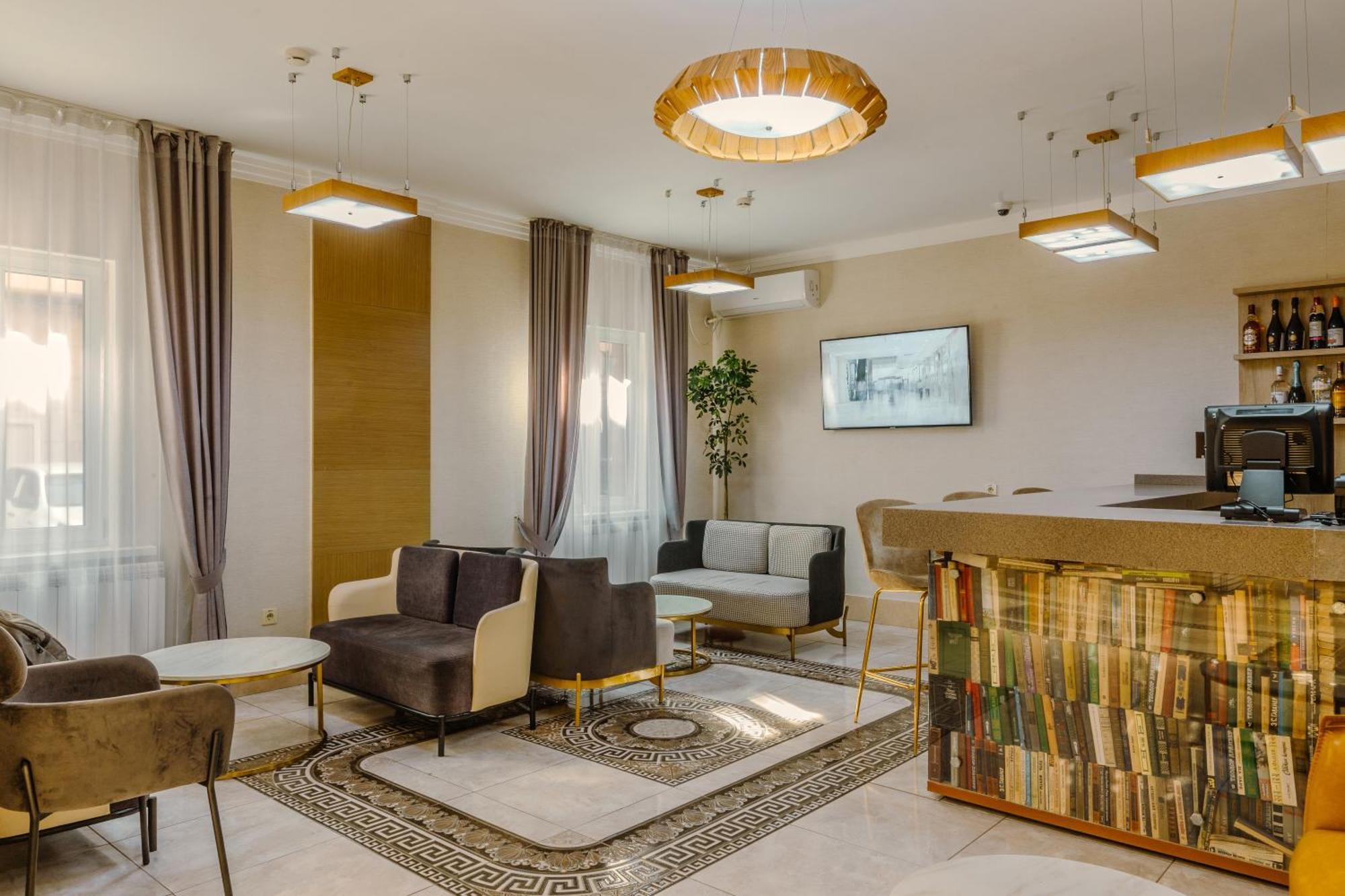 Infinity Plaza Hotel Atyraū Екстериор снимка
