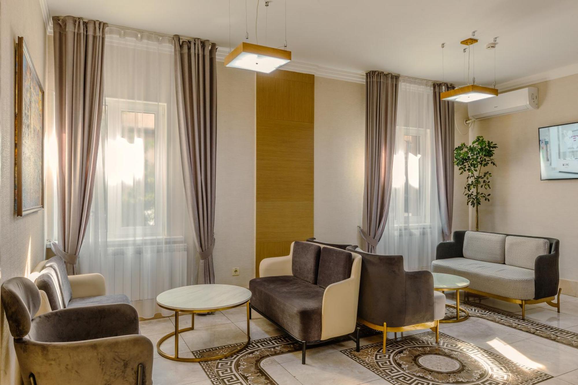 Infinity Plaza Hotel Atyraū Екстериор снимка